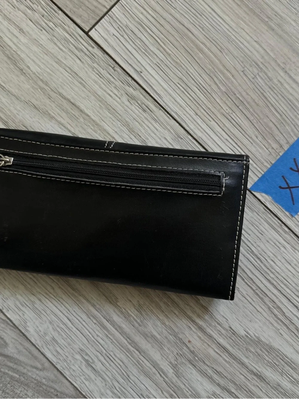 TOD'S Black Leather Men's Wallet with Contrast Stitching